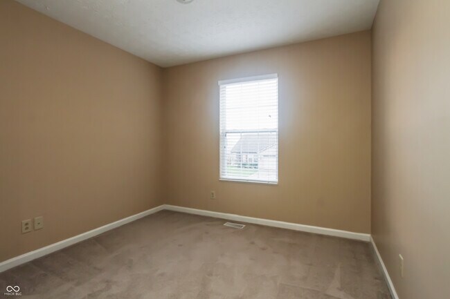 Building Photo - 3338 Montgomery Dr