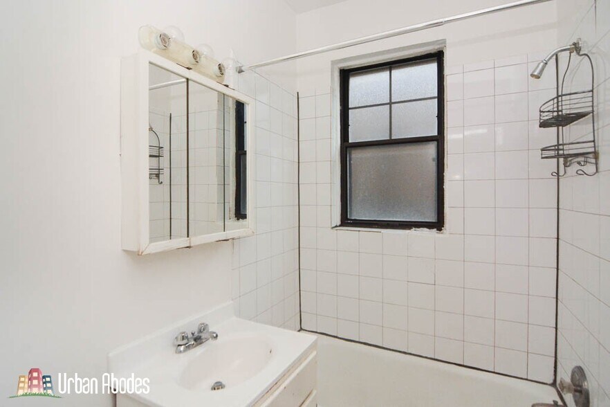 Building Photo - 4830 N Damen Ave