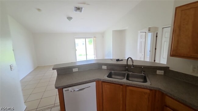 Building Photo - 832 Palomino St E