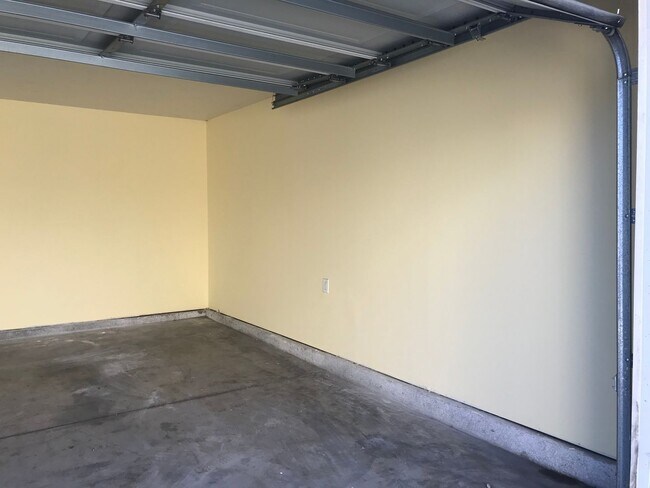 Building Photo - 83(430)