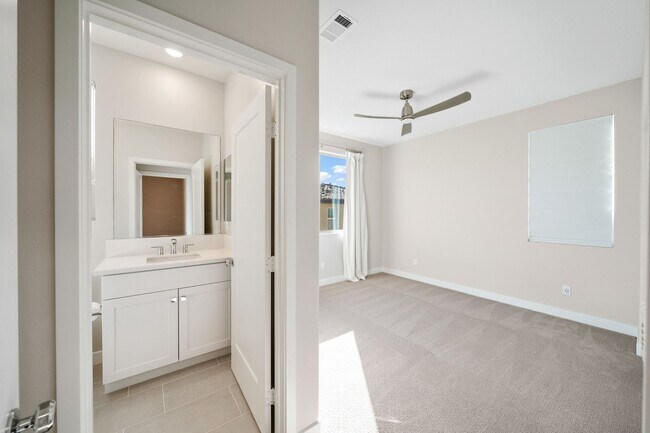 Building Photo - Split level floor plan on a gorgeously upgraded home