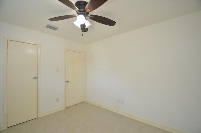 Building Photo - 2618 Foliage Green Dr