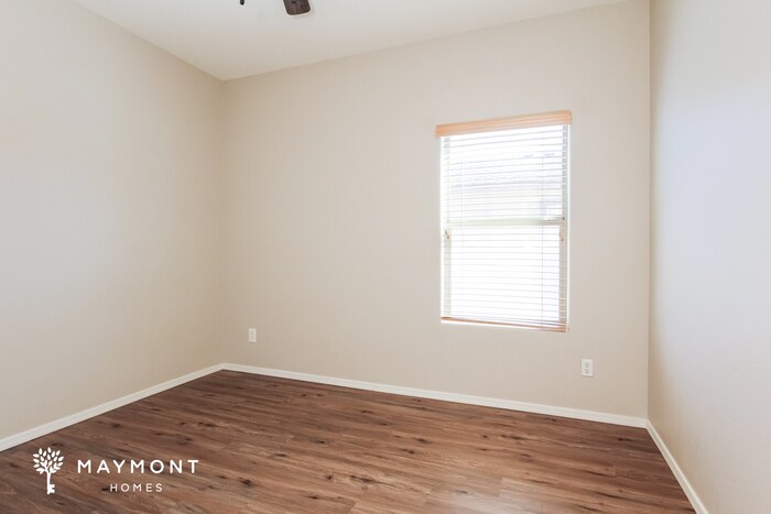 Building Photo - 5990 E Sunrise Cir