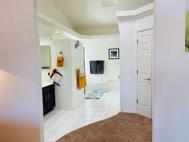Building Photo - Fully Furnished Lakefront Short-Term Renta...