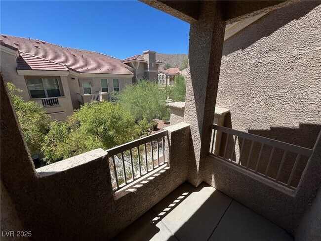 Building Photo - 10550 W Alexander Rd