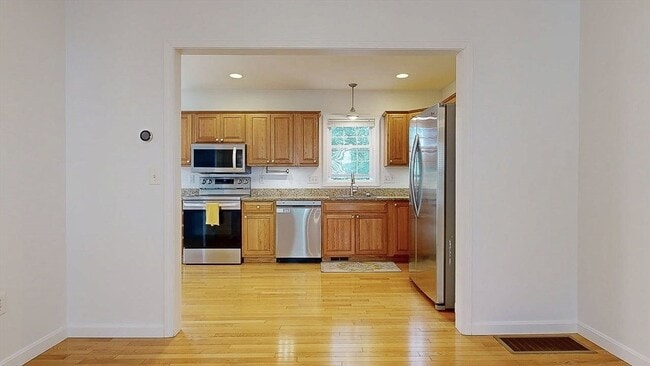 Building Photo - 142 Olean St