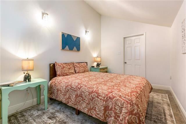 Building Photo - 2823 Maurepas St