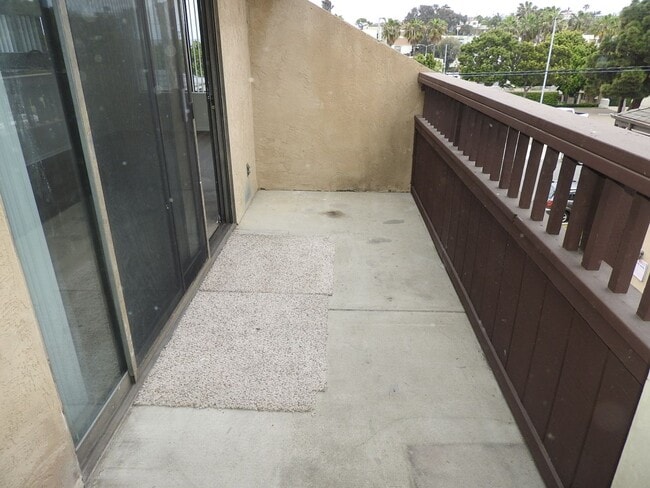 Building Photo - 2 BDR Condo with 2-Car Garage