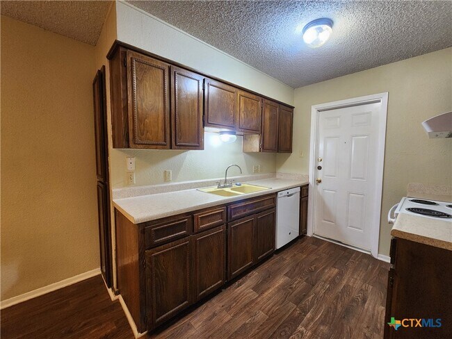 Building Photo - 317 Briarwood Dr