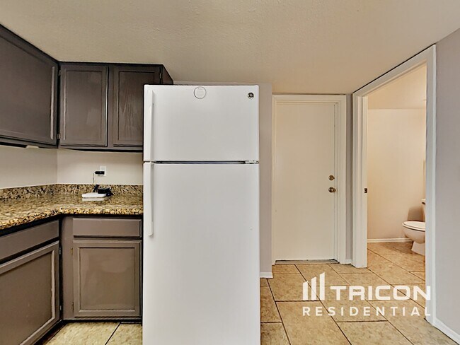 Building Photo - 8127 W Desert Cove Ave