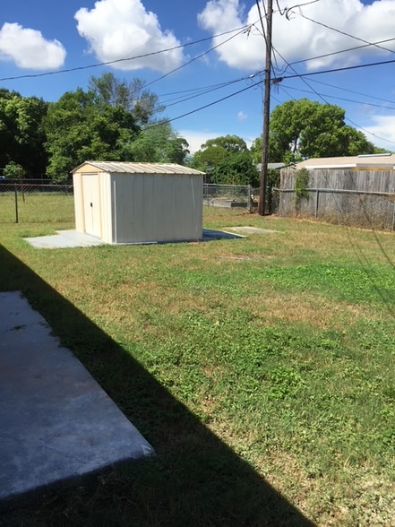 Building Photo - 4549 Kennedy Dr