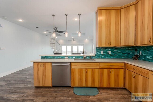Building Photo - 133 Oleander Dr