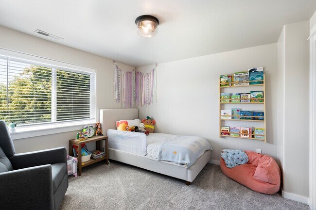 Building Photo - Stunning 5-Bedroom Family Home on a Corner...
