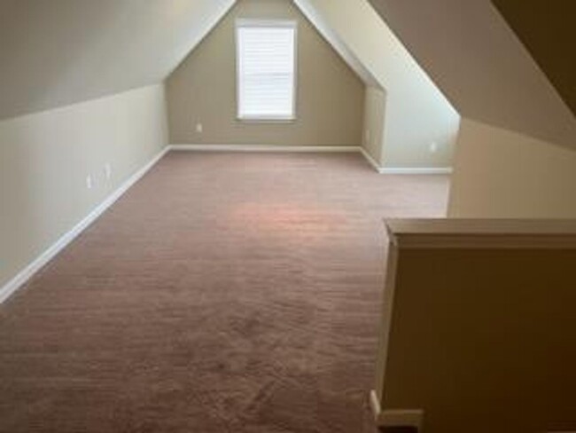 Building Photo - Available now!! MOVE IN SPECIAL $250 OFF O...