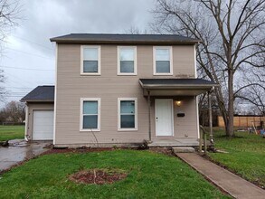 Building Photo - For Rent - Four-Bedroom Two-Bathroom Home Available NOW!