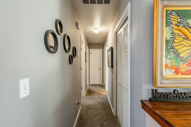 Building Photo - Newly Renovated 3 bed 2 bath home in the heart of MERIDIAN