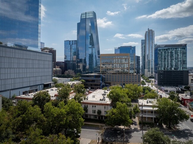 Building Photo - Downtown Austin 2 BD/ 2.5 BA Condo For Lease!