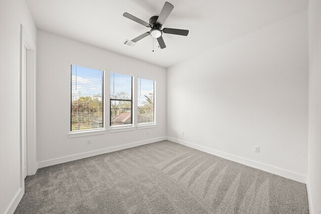 Building Photo - 3417 Tuam St