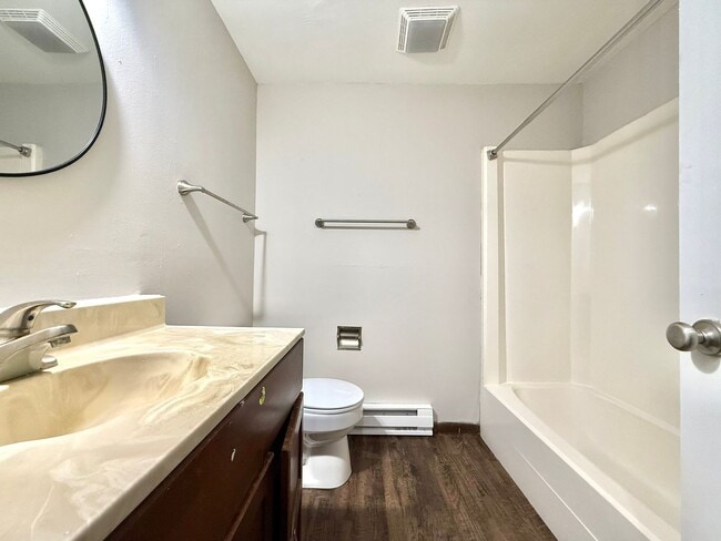 Building Photo - 4 Bedroom House