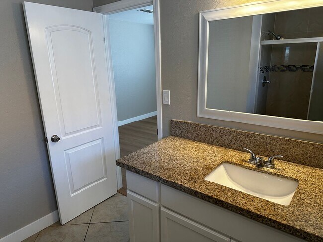 Building Photo - Freshly Updated 3bd/2ba home for rent!