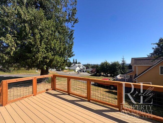 Building Photo - Immaculate Bremerton Home with Expansive Yard, Multiple Living Areas & Designer Kitchen