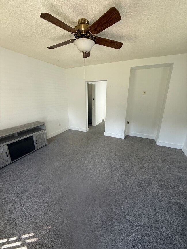 Building Photo - 205-207-207 18th Ave