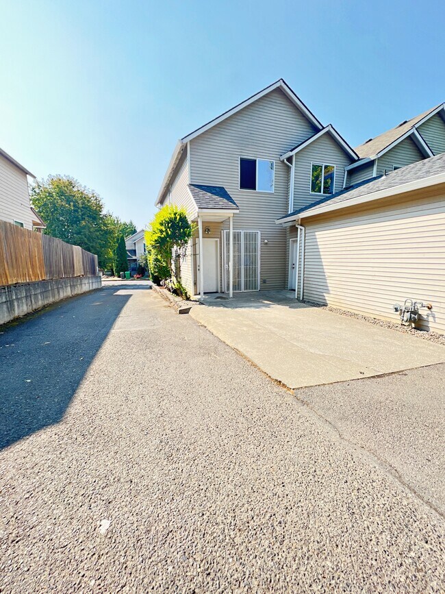 Building Photo - 13721 SE Steele St