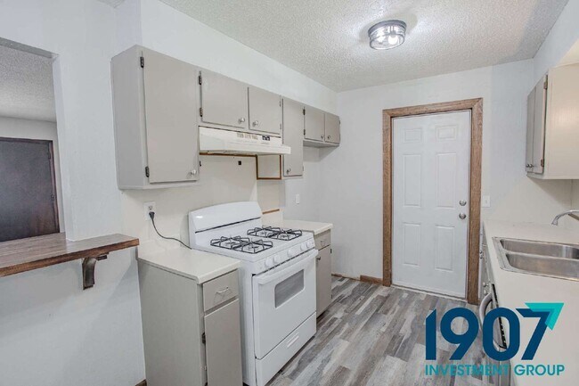 Building Photo - 608 N Janeway Ave