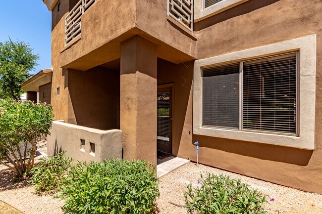Building Photo - STUNNING UPDATED 1 BED / 1 BATH BILTMORE A...