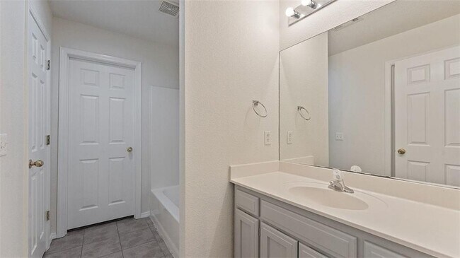 Building Photo - 3000 SW Windrift Ave