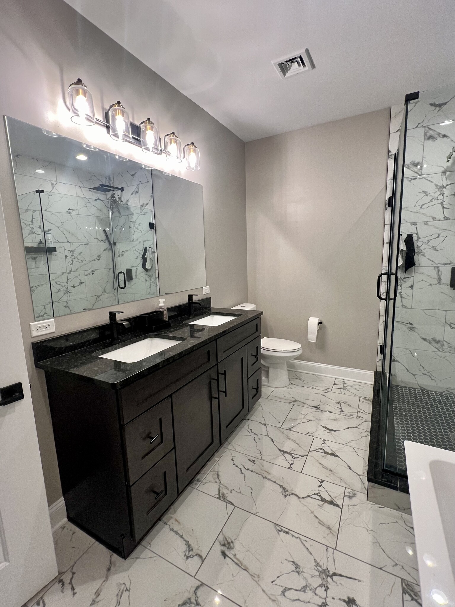 Building Photo - 116 S Main St