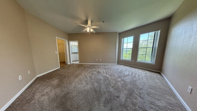 Building Photo - 9301 Crescent Loop Cir
