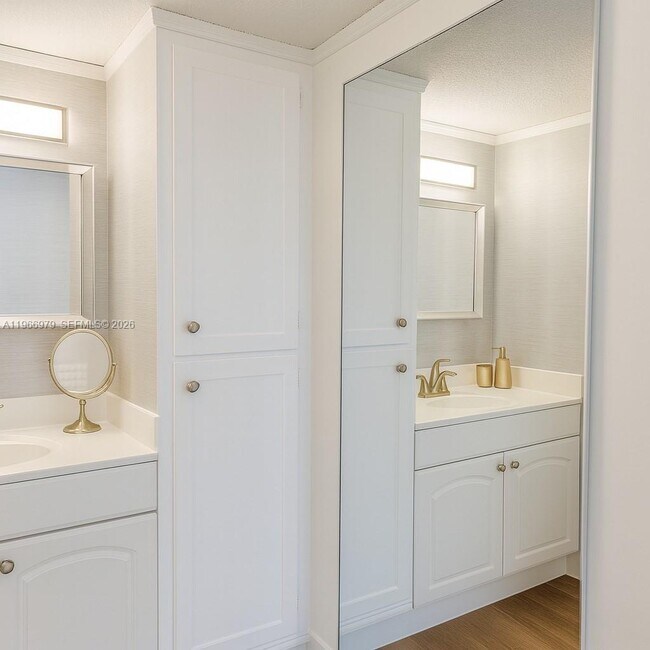 Building Photo - 17021 N Bay Rd