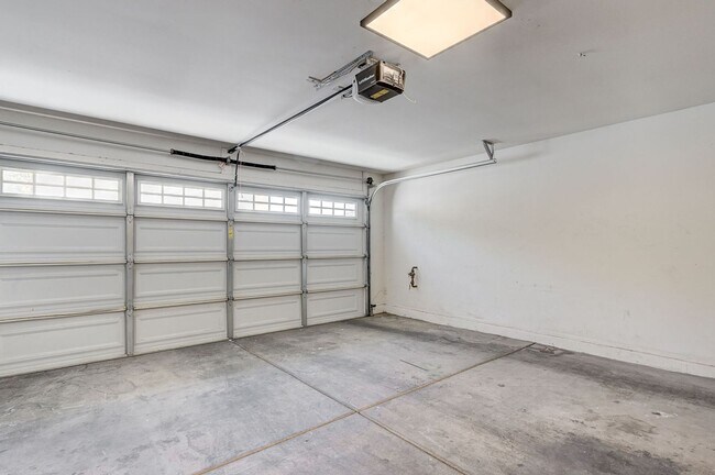 Building Photo - Single-Family Home in a Cul-de-Sac 3BD/2.5BA – Freshly Updated & Move-In Ready!