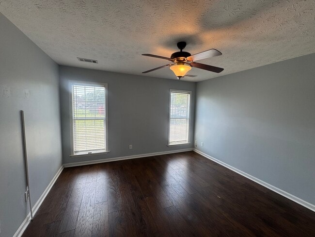 Building Photo - Adorable Brick Home