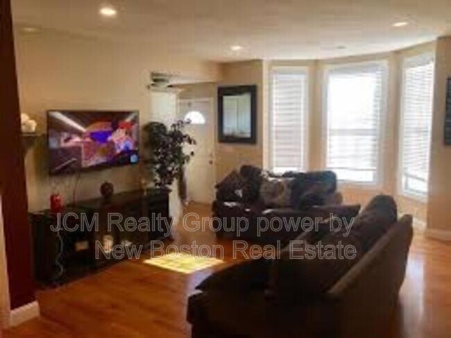 Building Photo - 283 Lincoln Ave