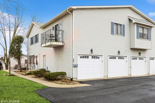 Building Photo - 760 Pleasant St