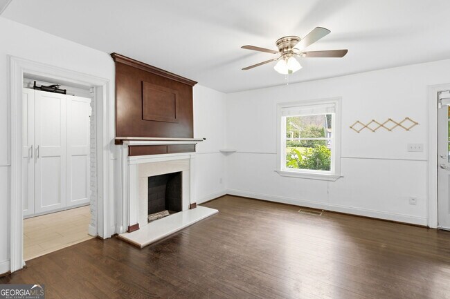 Building Photo - 1669 Emerald Ave SW