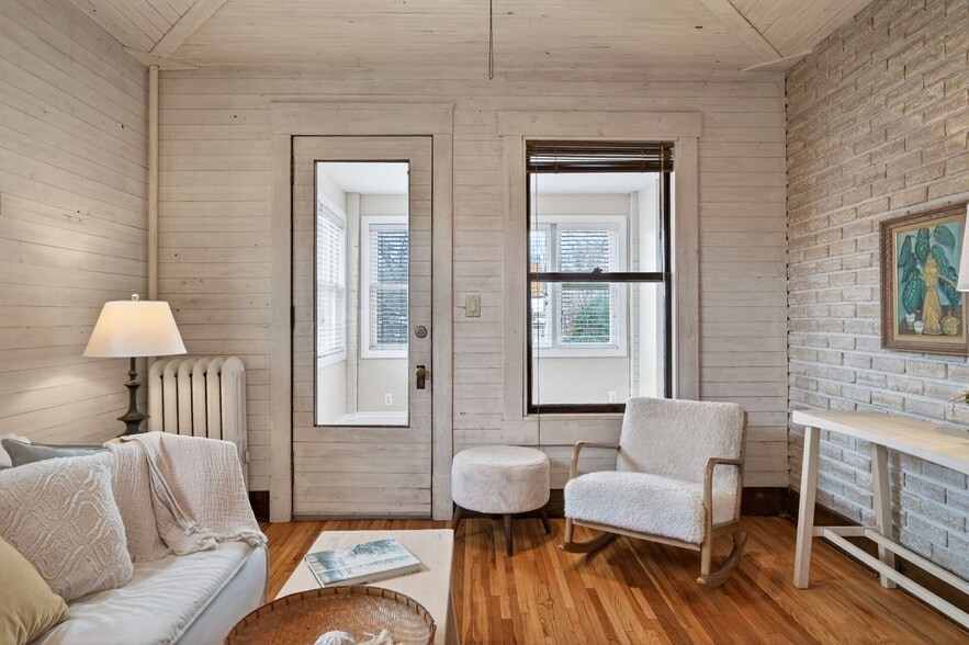 Building Photo - 722 Grand Ave