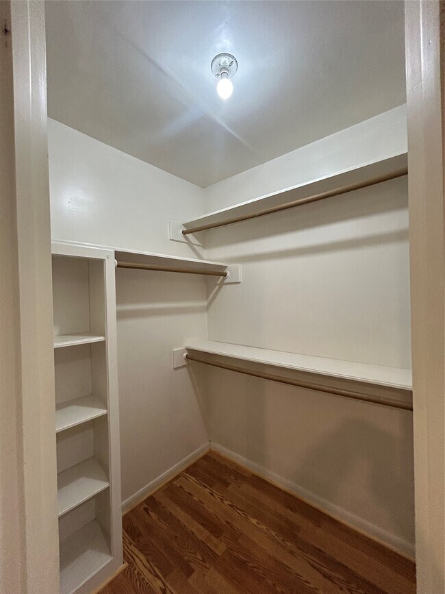 Building Photo - 17718 Surreywest Ln