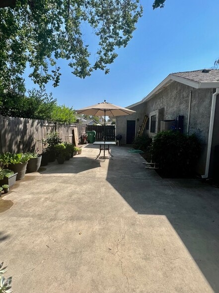 Building Photo - 773 Skylark Dr