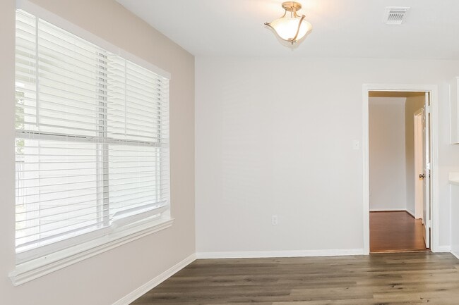 Building Photo - 7122 Woodland Oaks