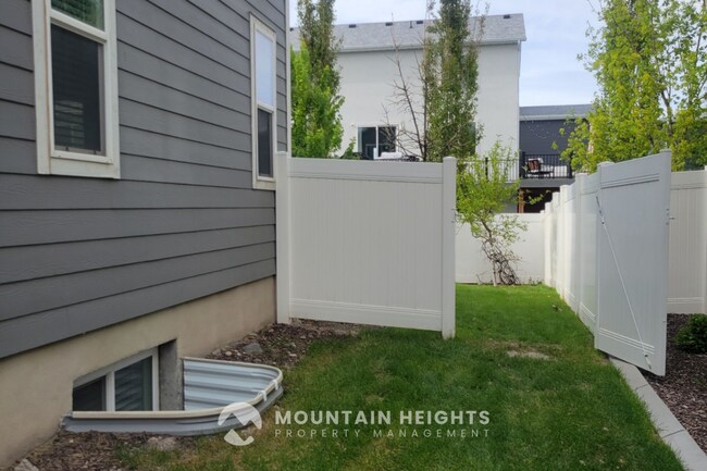 Building Photo - 862 W Cider Ct