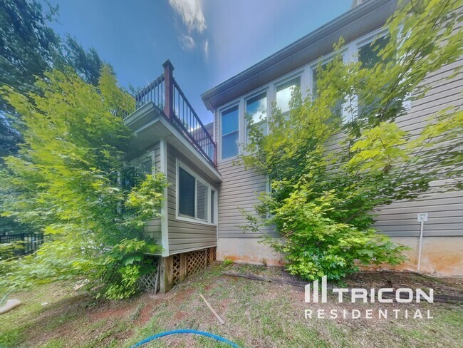 Building Photo - 325 Cypress Ln