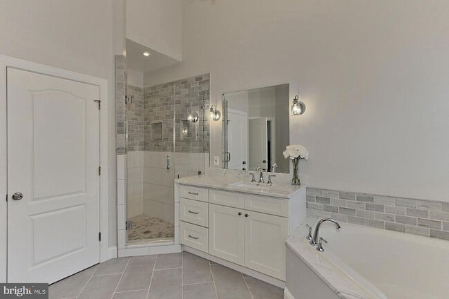 Building Photo - 5238 Bessley Pl