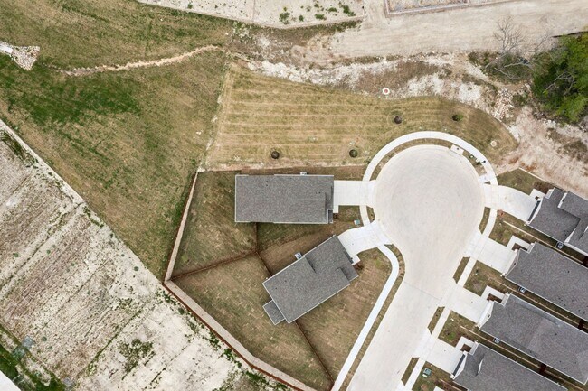 Building Photo - 702 Dotty Dr