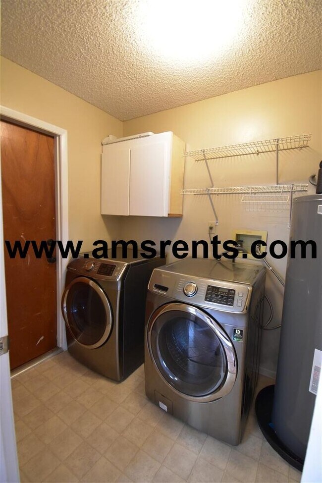 Building Photo - Spacious 3 bedroom House in Orlando