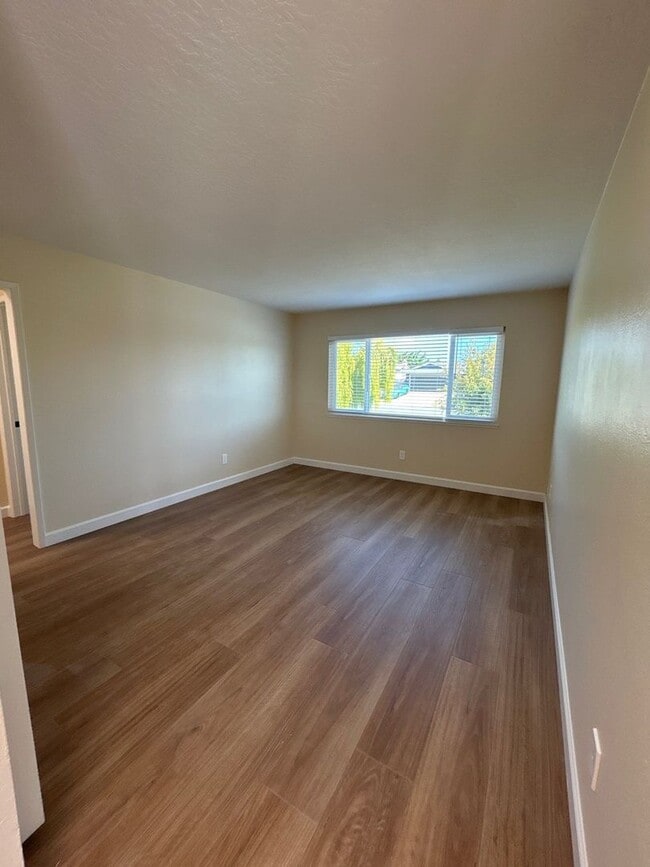 Building Photo - 271 W Alvin Dr