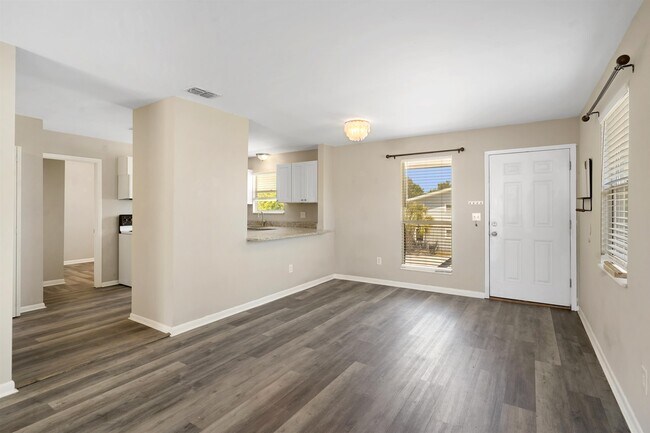 Building Photo - 207 9th St