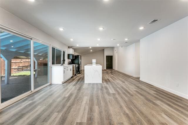 Building Photo - 1535 Carnation Dr
